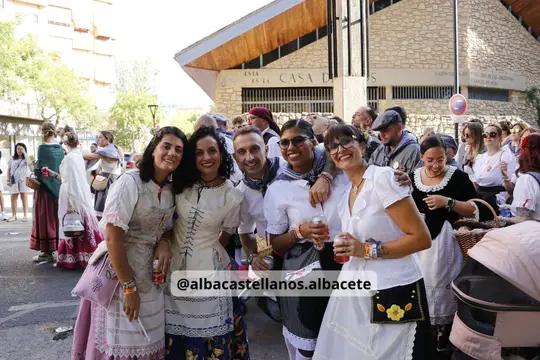 Participantes de la Cabalgata de Albacete 2026 junto al recorrido de la Feria