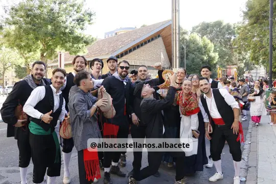 Grupo de participantes de la Cabalgata de la Feria de Albacete 2026
