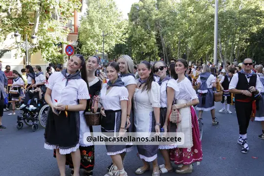 Público y participantes en la Cabalgata de la Feria de Albacete 2026