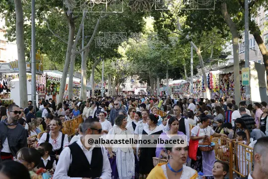 Paseo de la Feria de Albacete lleno de público y participantes la tarde de la Cabalgata de 2026