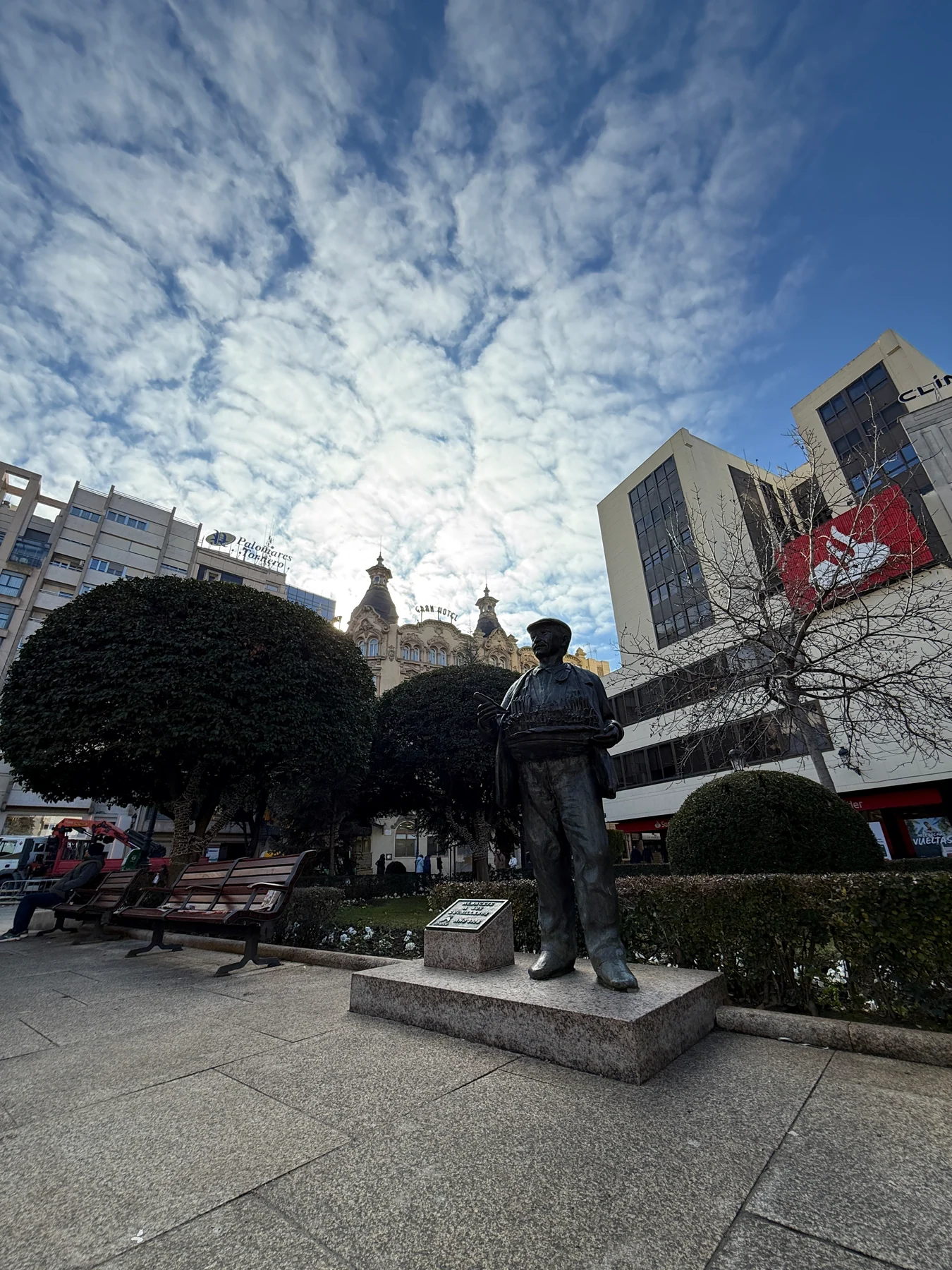 Plaza del Altozano y Gran Hotel de Albacete.