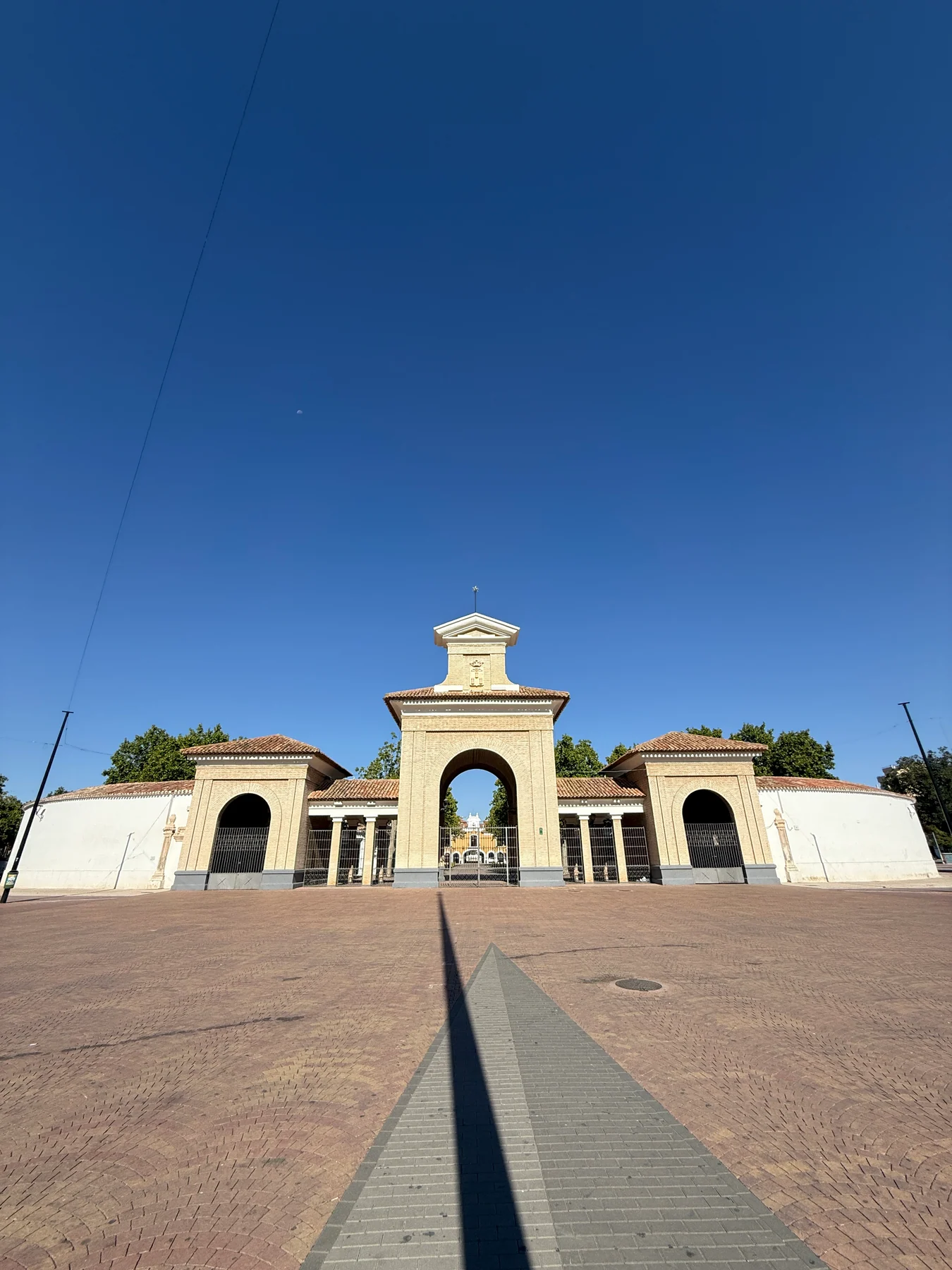 Puerta principal del Recinto Ferial de Albacete.