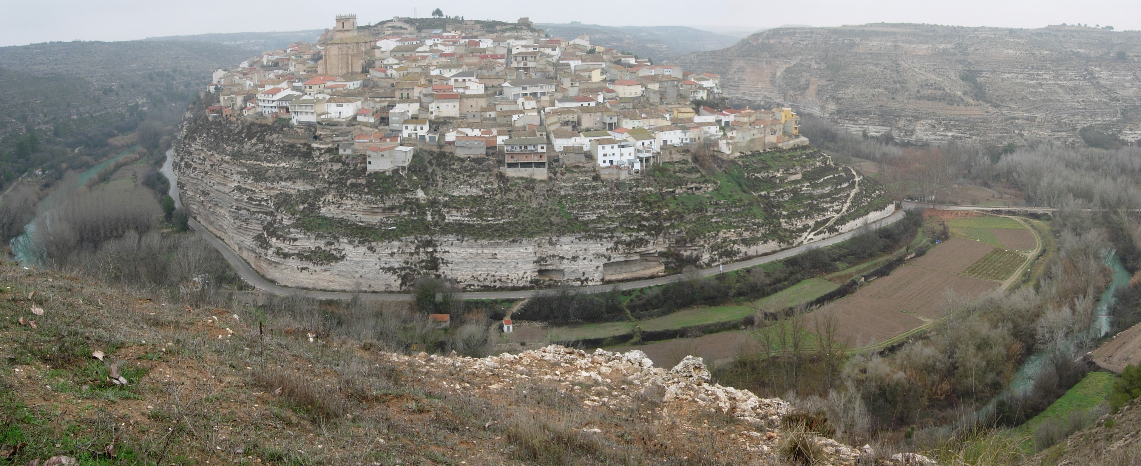 Vista panorámica de Jorquera sobre la hoz del río Júcar en Albacete