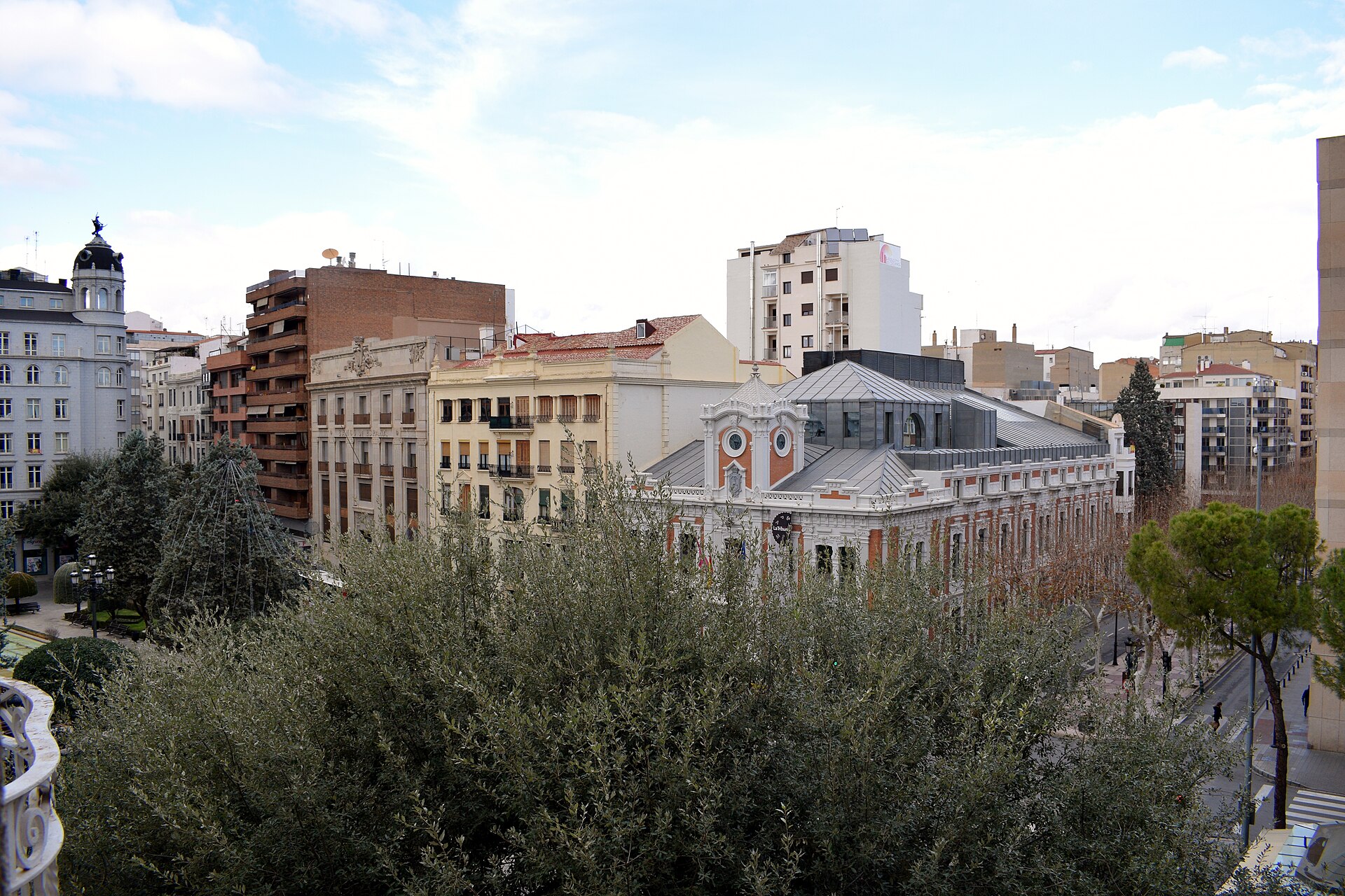 Plaza del Altozano de Albacete en una ruta por el centro de la ciudad